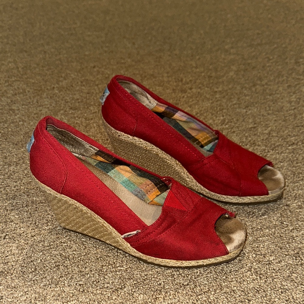 Red Tom Wedges